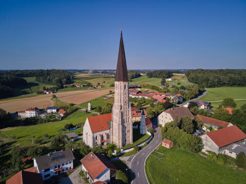 Gemeinde Zeilarn Landkreis Rottal-Inn Schildthurn Luftaufnahme (Dirschl Johann) Deutschland PAN